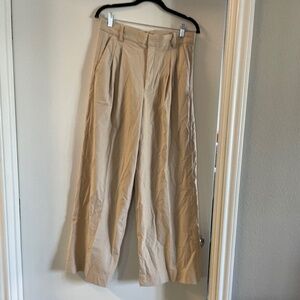 Tan Wide Leg Banana Republic Factory Trouser, Size 8.